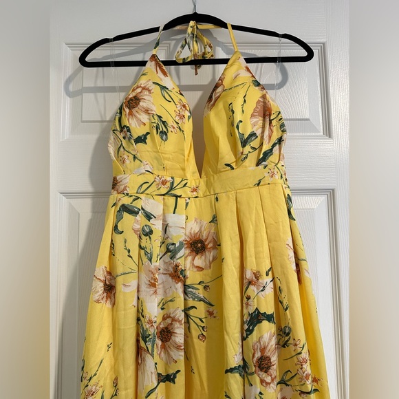 Yellow Floral Halter Dress 💐 - Picture 2 of 8